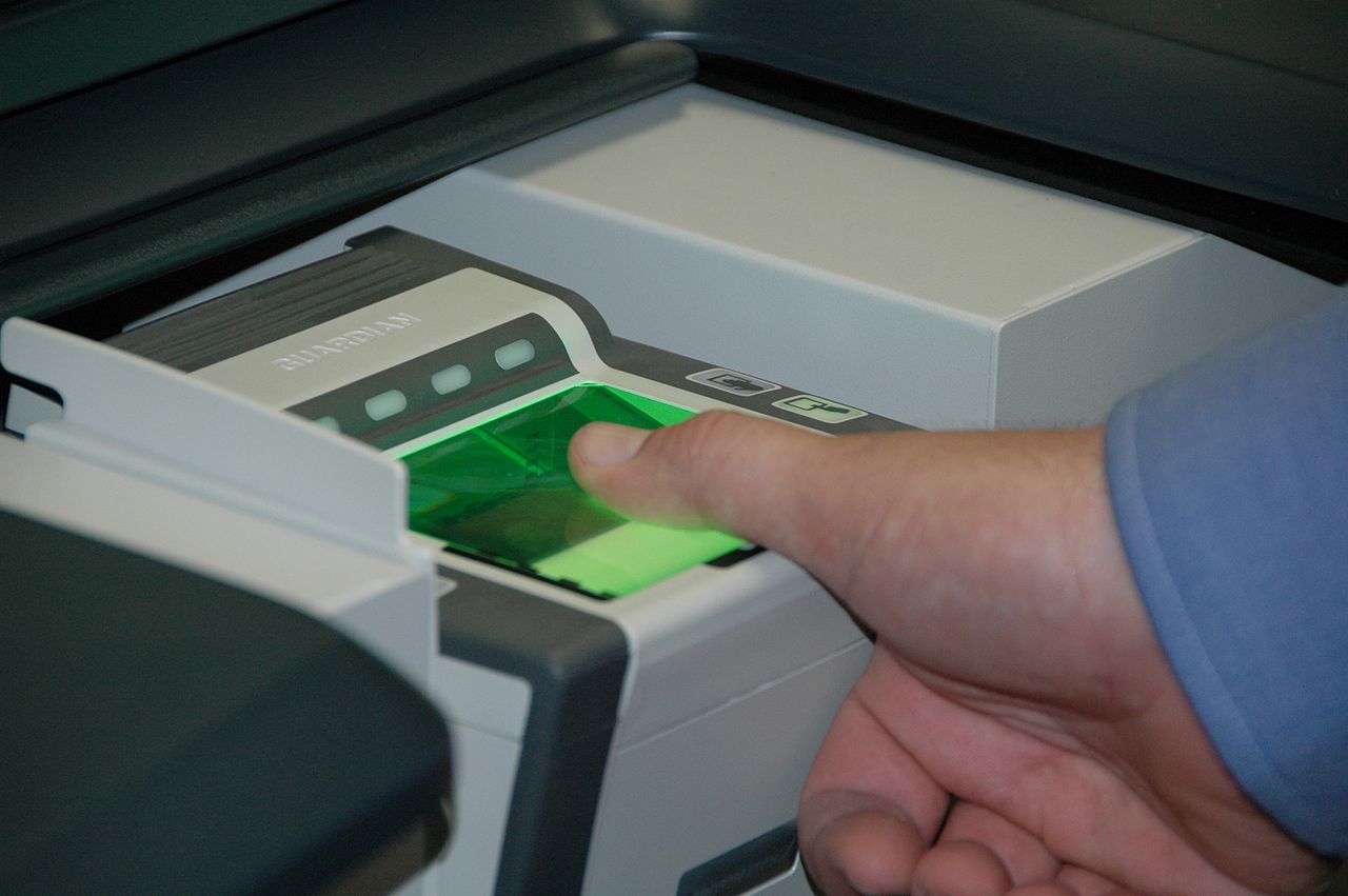 Digitale Einreise mit biometrischer Kontrolle am Flughafen